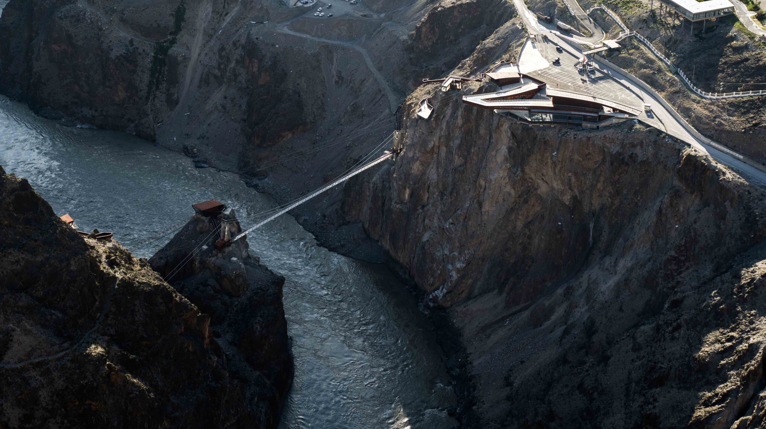 〈怒江七十二道拐展望台（Nujiang River 72 Canyon Scenic Area）〉Archermit