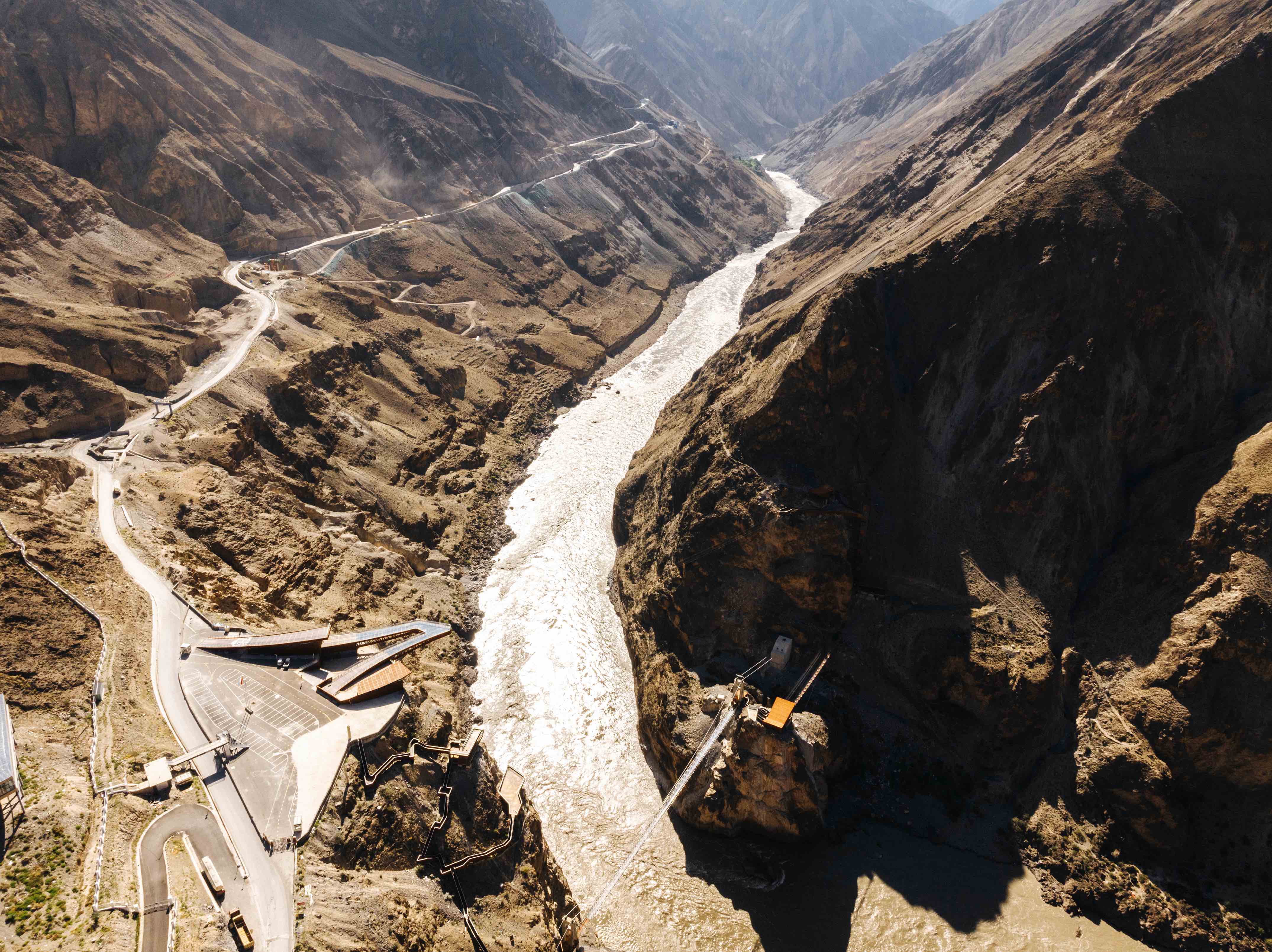 〈怒江七十二道拐展望台（Nujiang River 72 Canyon Scenic Area）〉Archermit