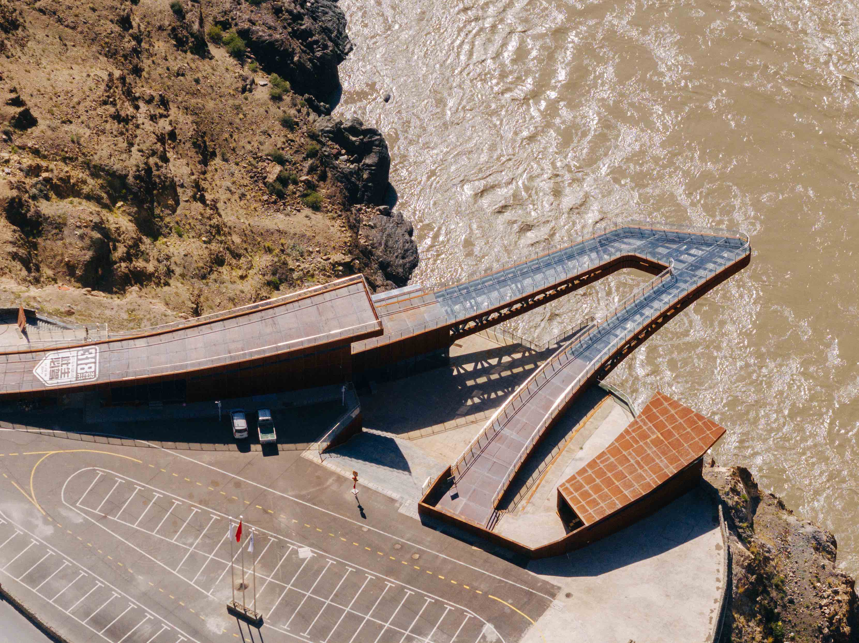 〈怒江七十二道拐展望台（Nujiang River 72 Canyon Scenic Area）〉Archermit