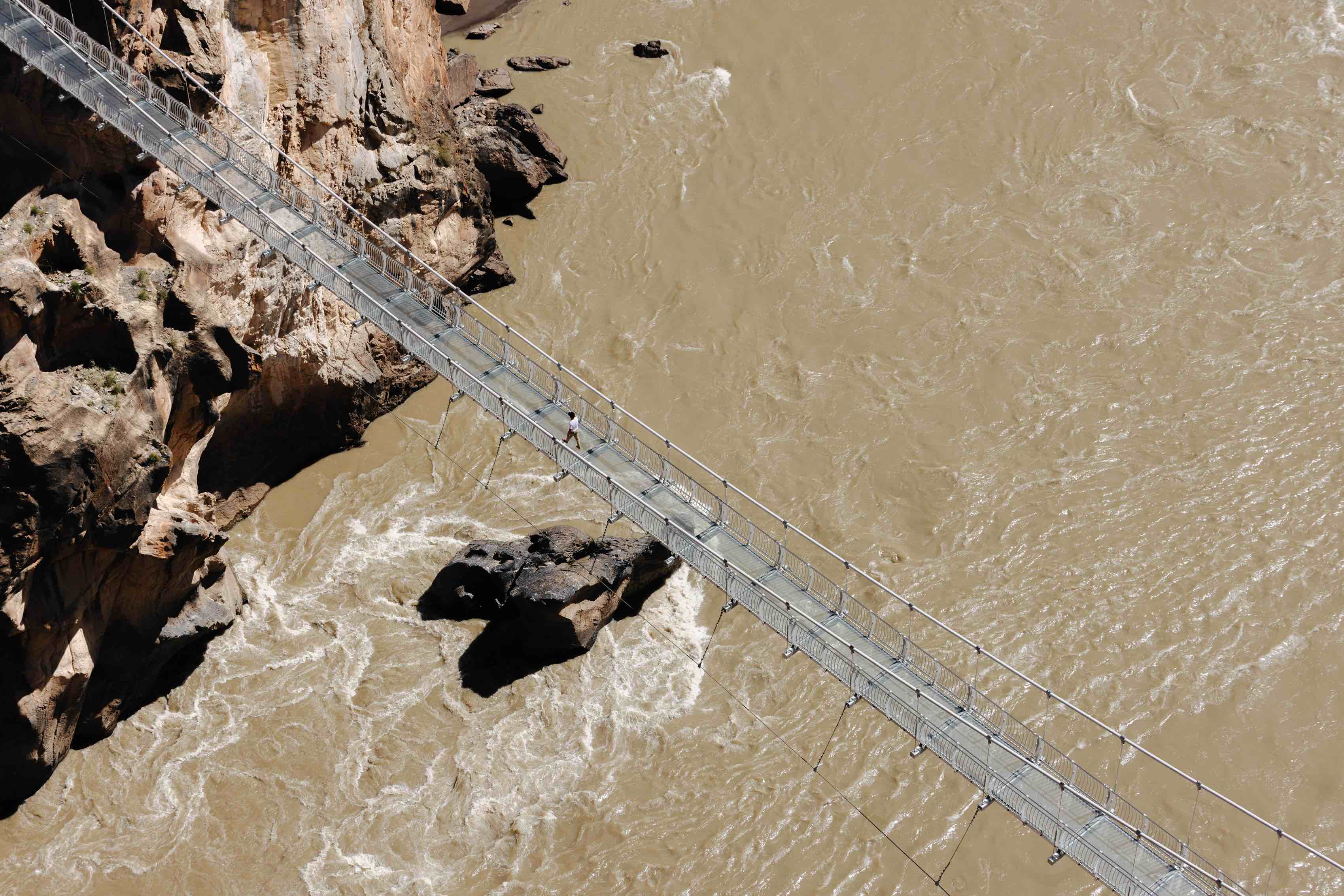 〈怒江七十二道拐展望台（Nujiang River 72 Canyon Scenic Area）〉Archermit