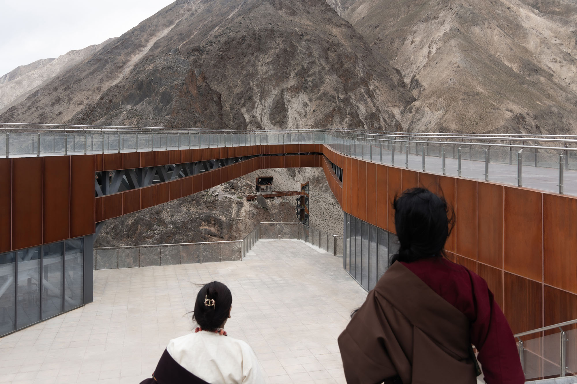 〈怒江七十二道拐展望台（Nujiang River 72 Canyon Scenic Area）〉Archermit