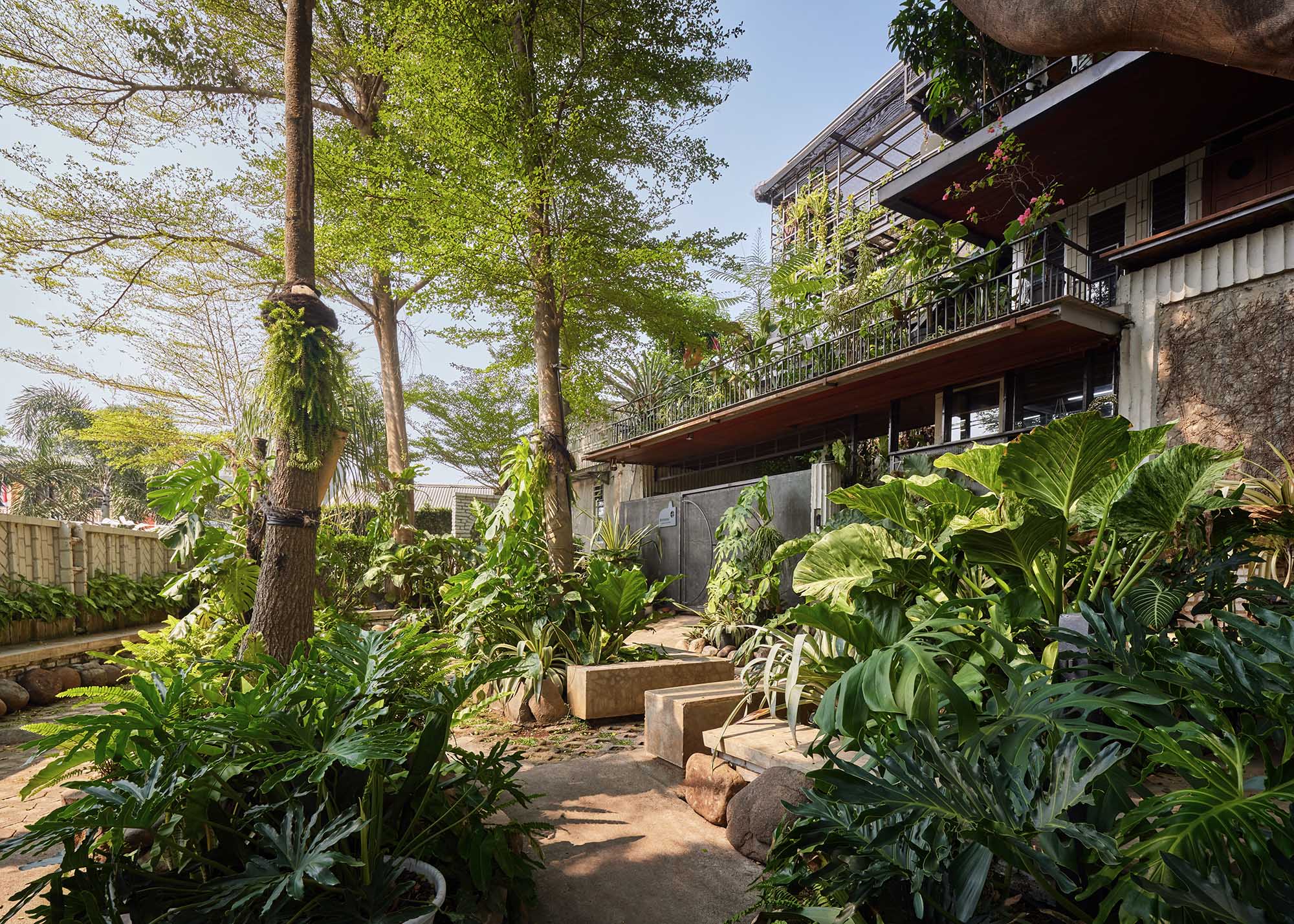 〈Kampoong Guha〉RAW（Realrich Architecture Workshop）