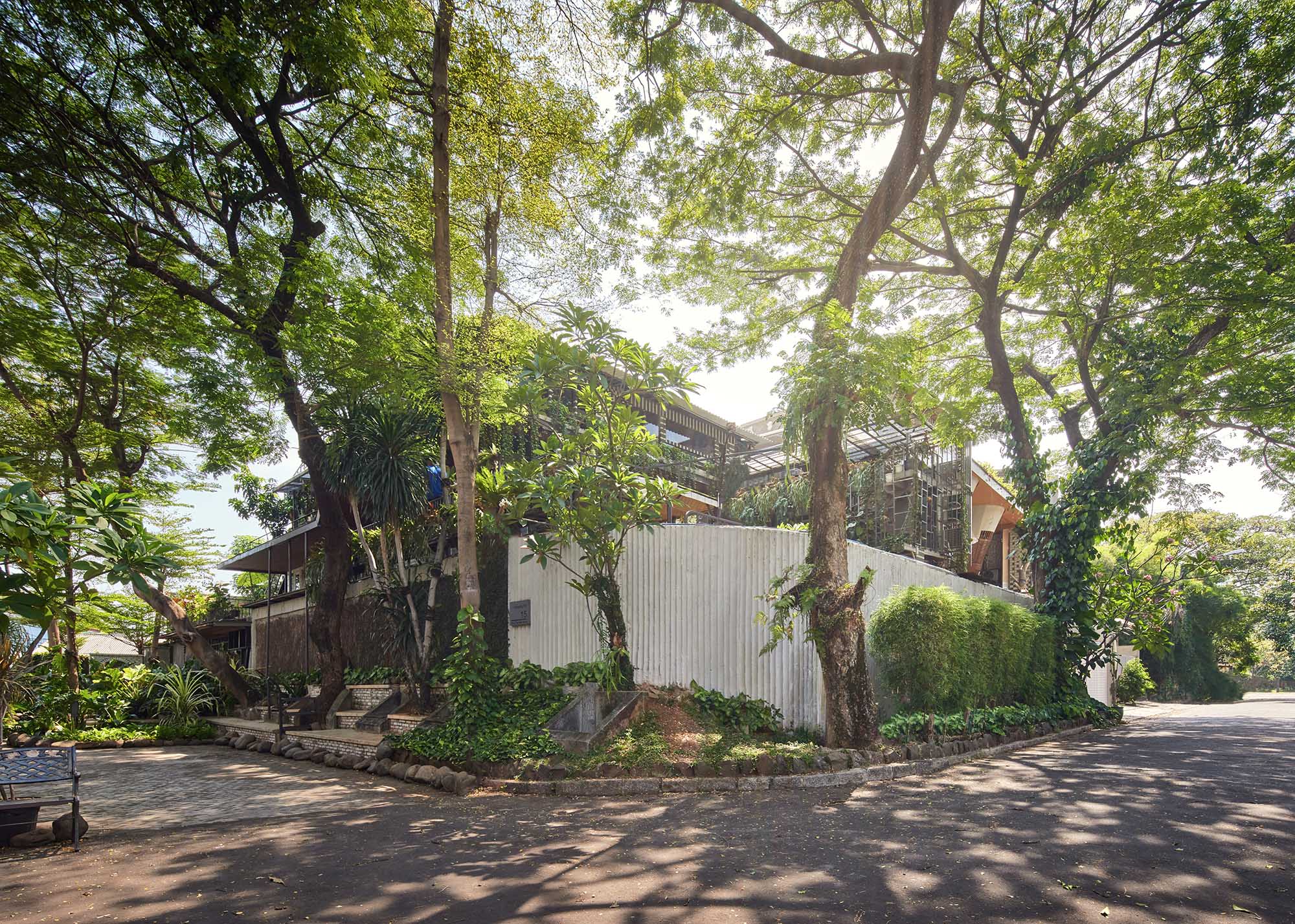 〈Kampoong Guha〉RAW（Realrich Architecture Workshop）