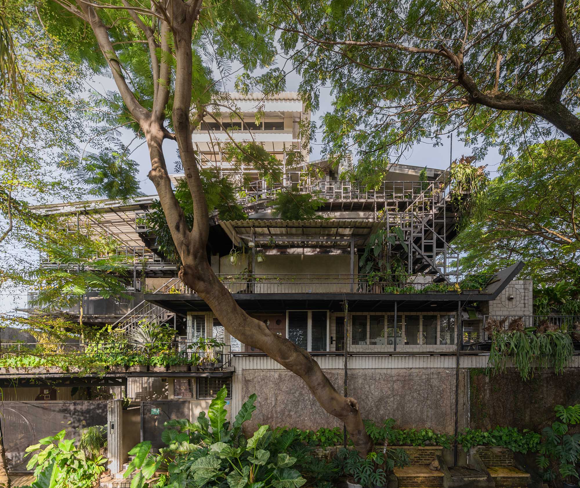 〈Kampoong Guha〉RAW（Realrich Architecture Workshop）