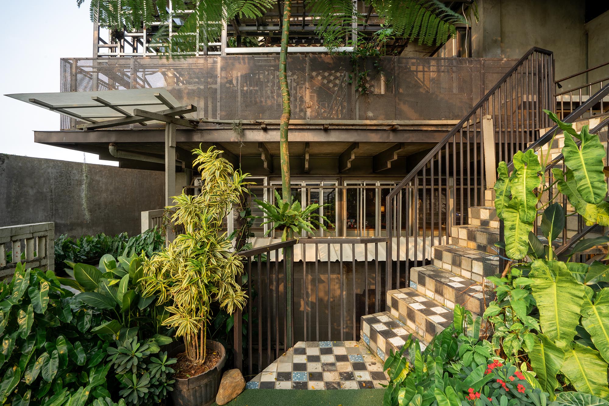 〈Kampoong Guha〉RAW（Realrich Architecture Workshop）