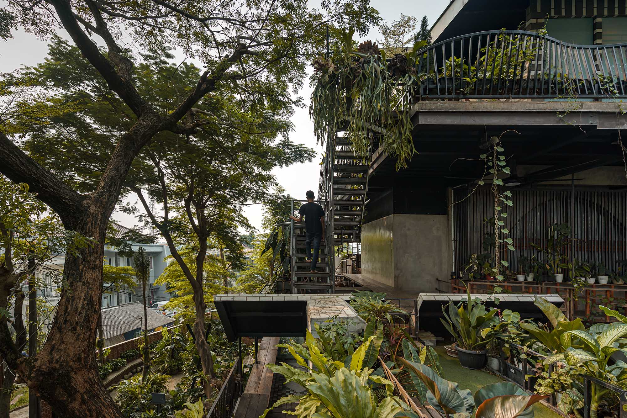 〈Kampoong Guha〉RAW（Realrich Architecture Workshop）