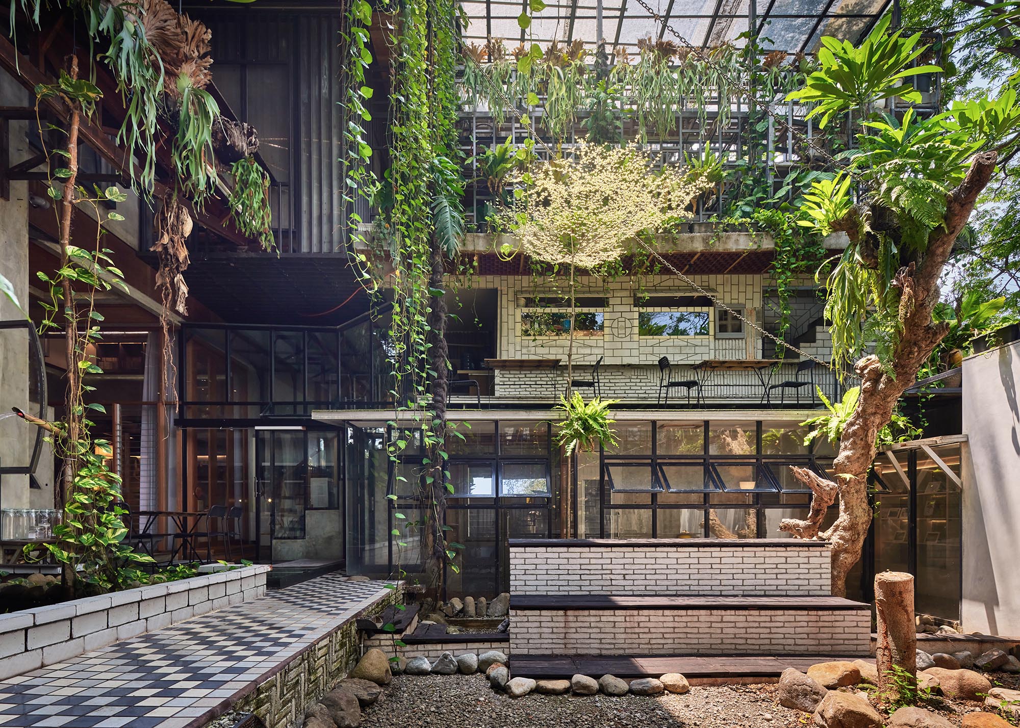 〈Kampoong Guha〉RAW（Realrich Architecture Workshop）