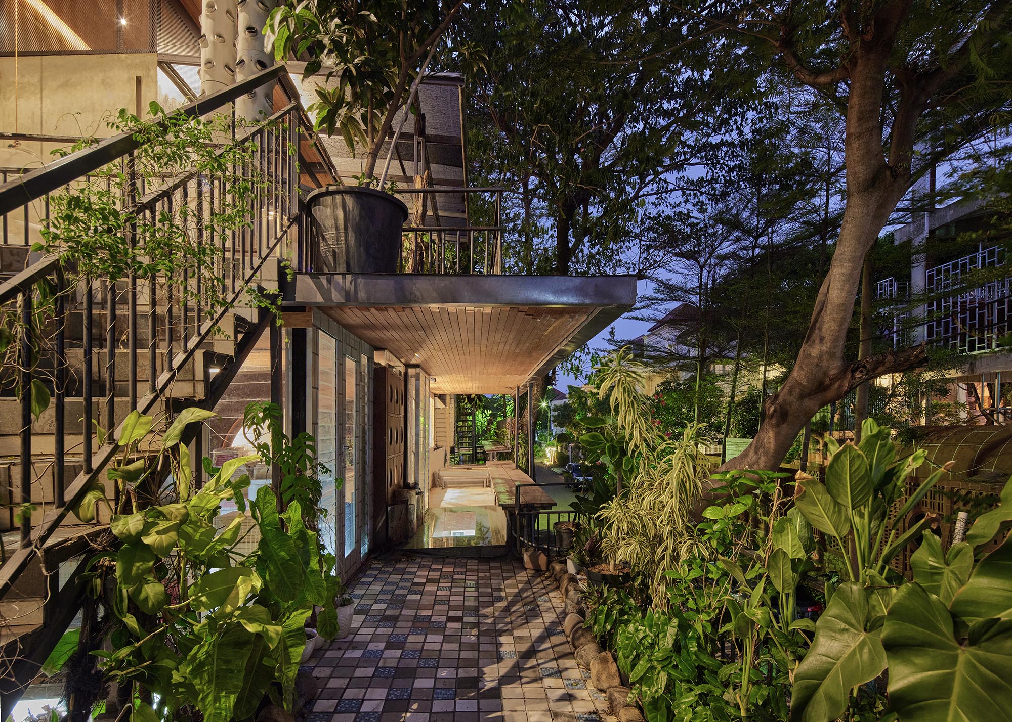 〈Kampoong Guha〉RAW（Realrich Architecture Workshop）