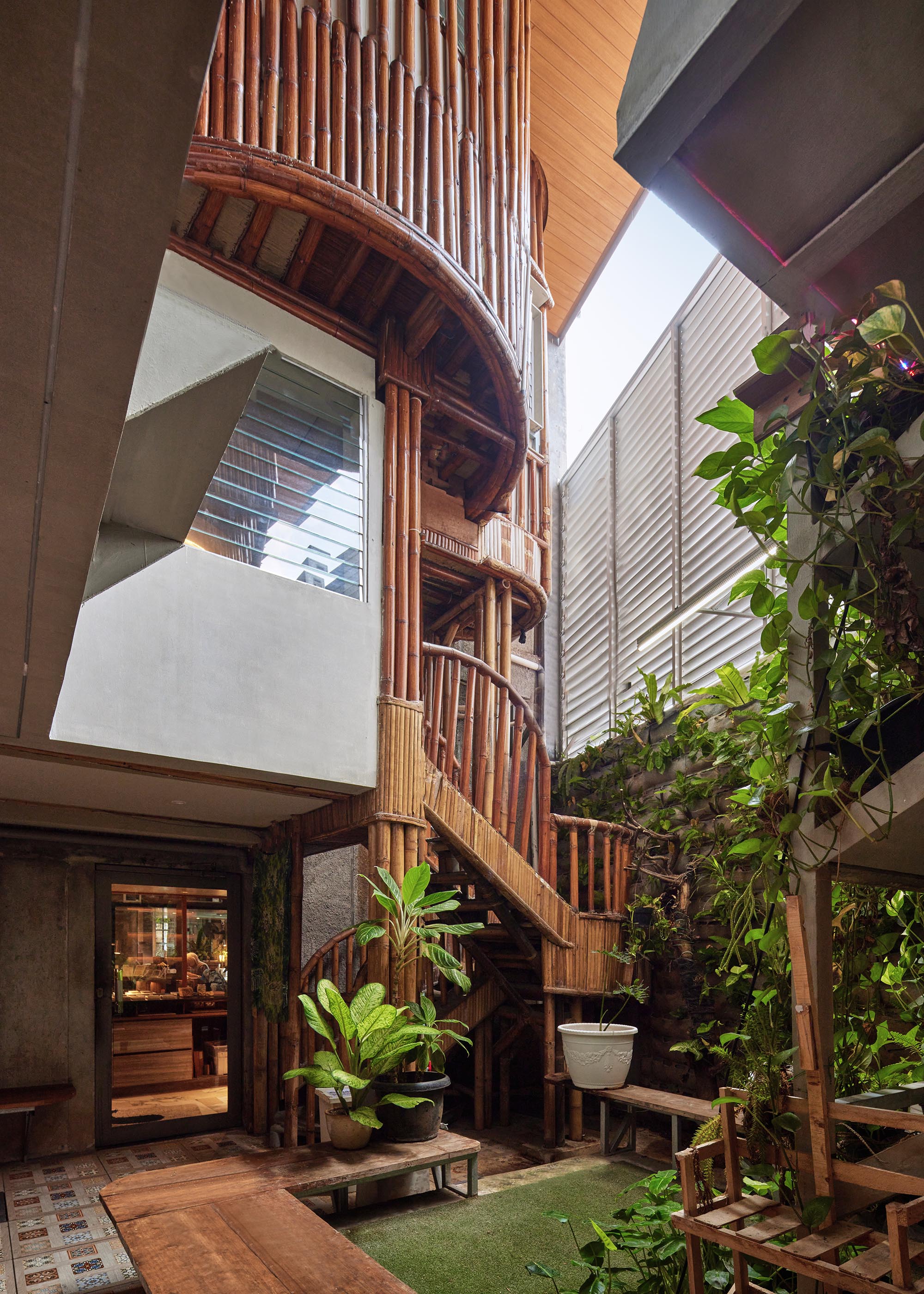 〈Kampoong Guha〉RAW（Realrich Architecture Workshop）