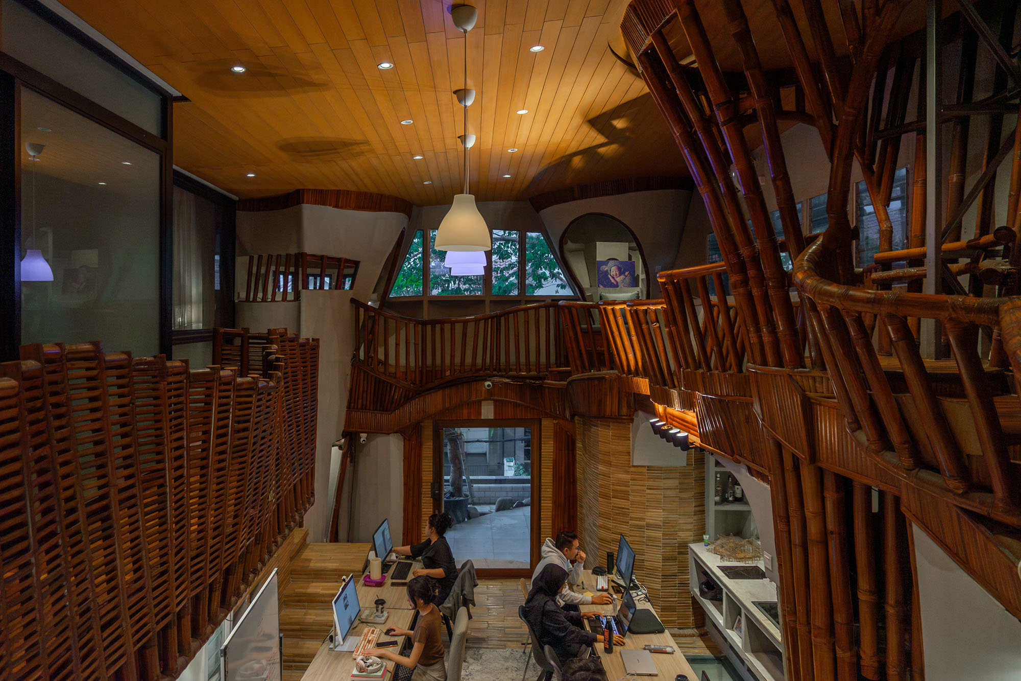 〈Kampoong Guha〉RAW（Realrich Architecture Workshop）