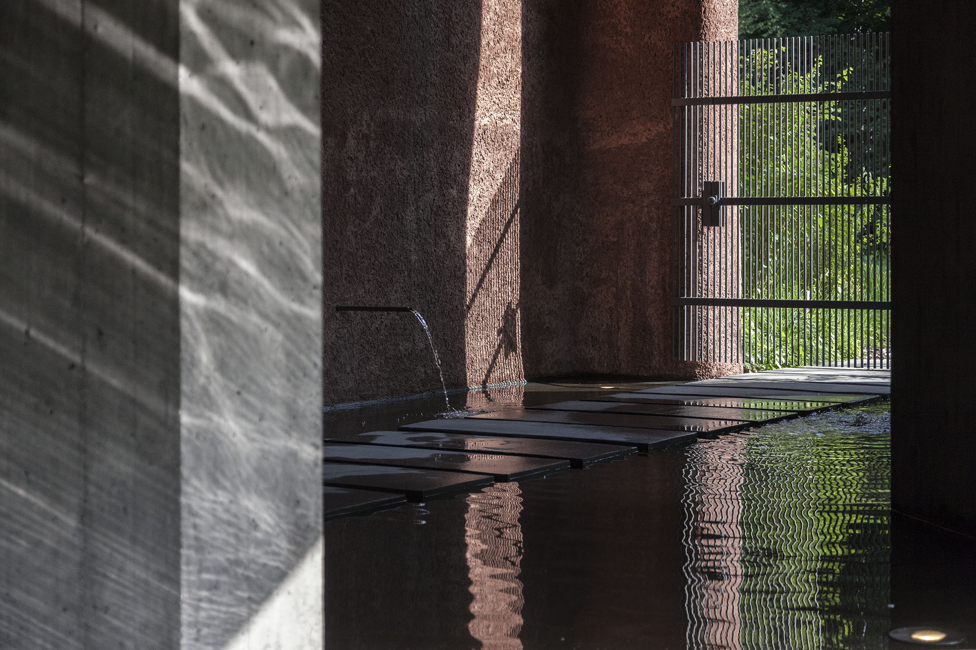 〈ムッテンツ浄水場（Muttenz Water Purification Plant）〉オッペンハイム・アーキテクチャ（Oppenheim Architecture）