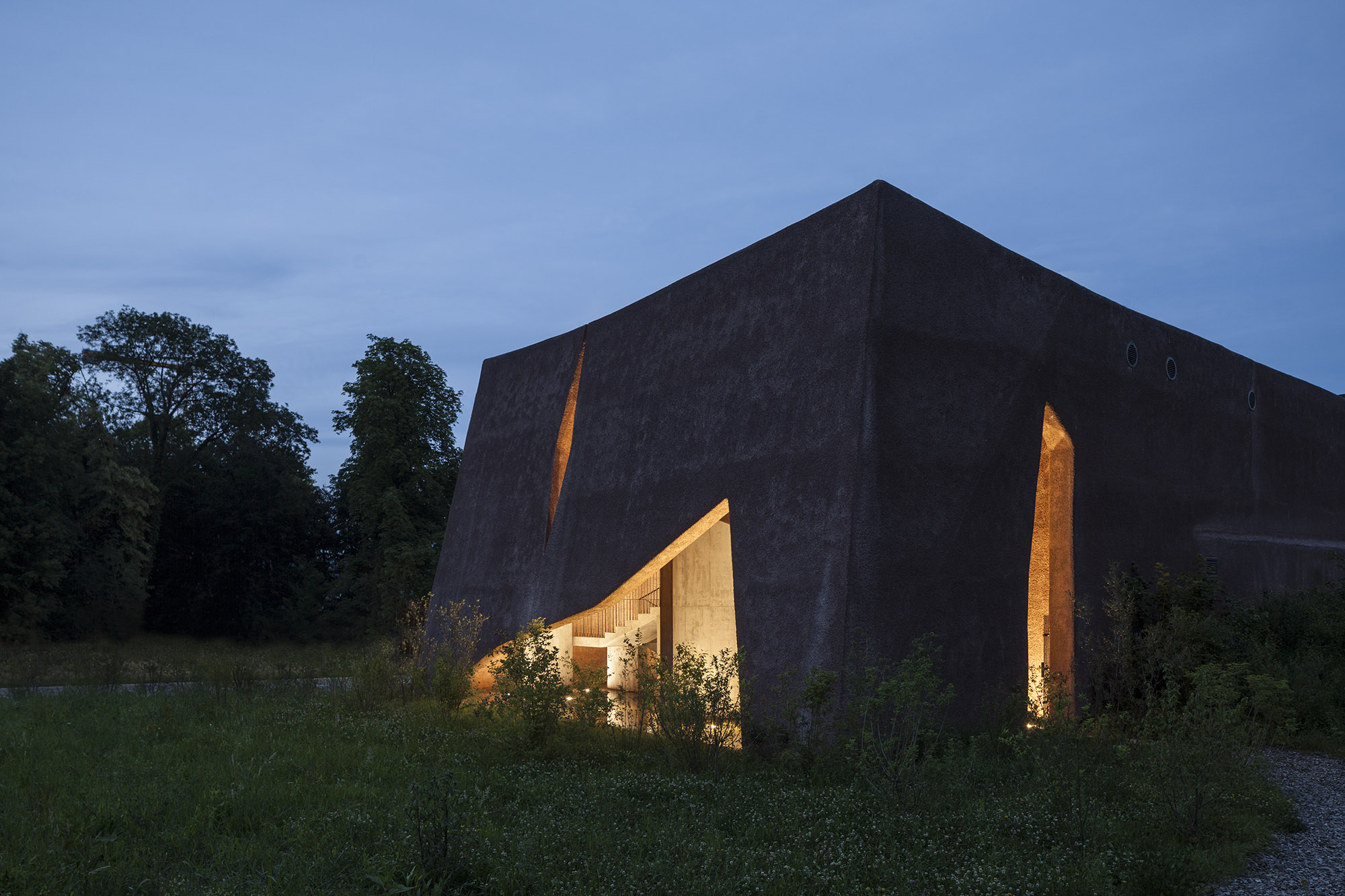 〈ムッテンツ浄水場（Muttenz Water Purification Plant）〉オッペンハイム・アーキテクチャ（Oppenheim Architecture）