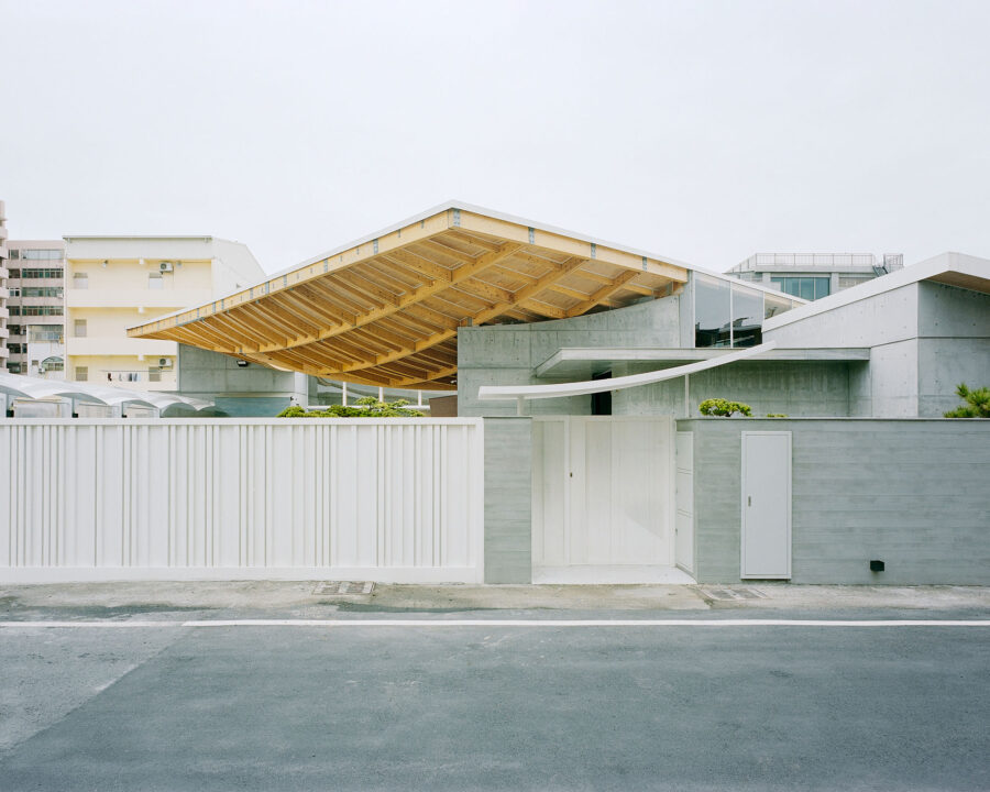 台湾の住宅地に浮かぶ木造大屋根〈Our Forest〉CTAA Architects Lab