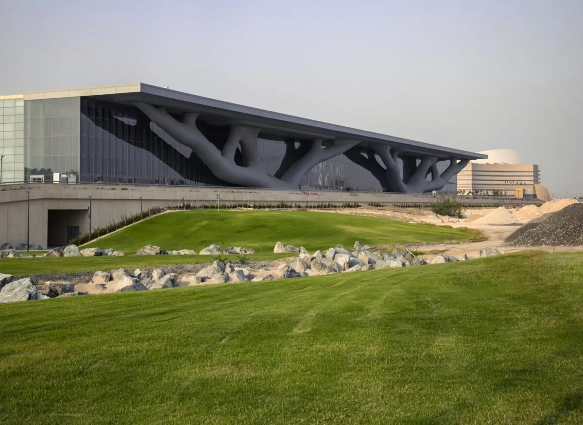 磯崎新〈カタール国立コンベンションセンター〉