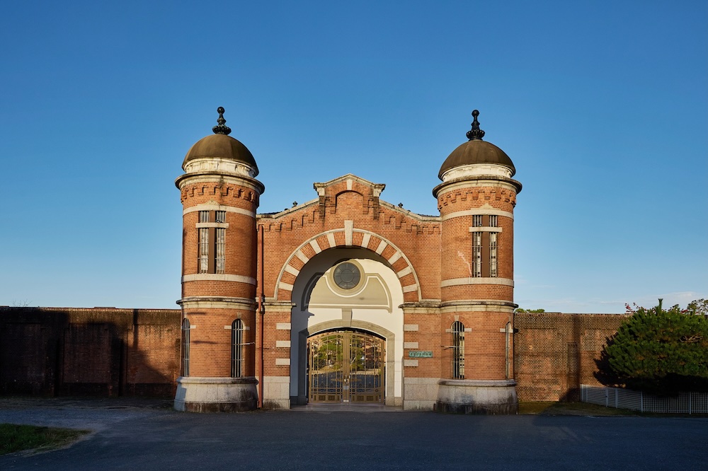 〈奈良監獄ミュージアム〉開業日決まる。2026年開業予定の〈星のや奈良監獄〉併設施設として来春4/27先行オープン