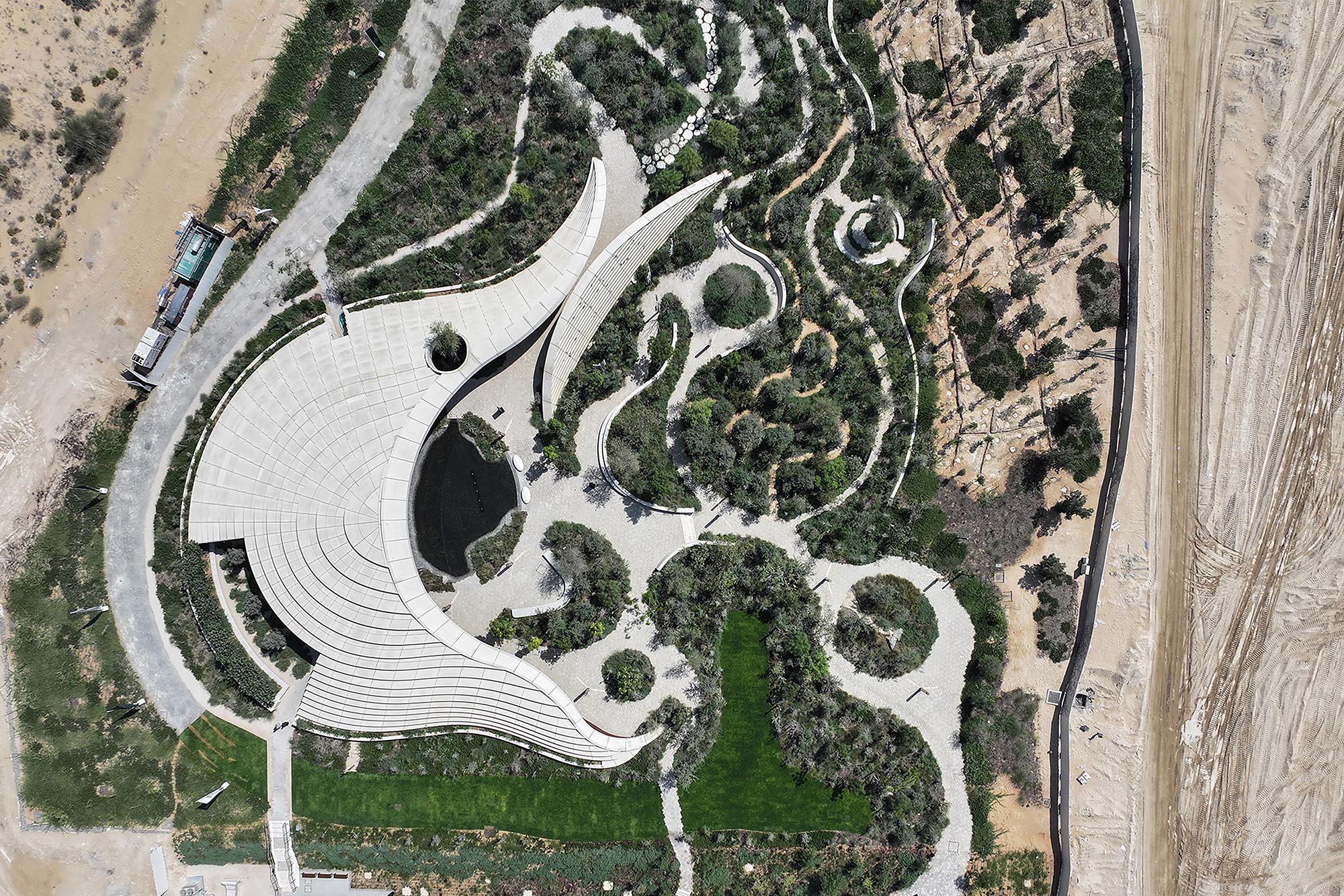 〈ガフ・ウッズ体験センター（Ghaf Woods Experience Centre）〉aoe, STUDIOI