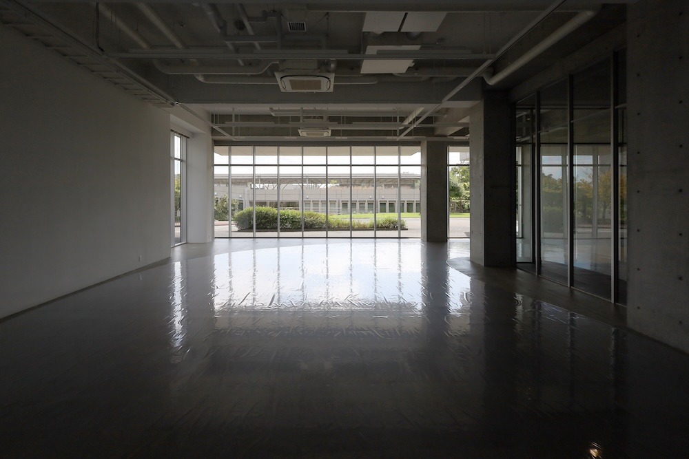 家村ゼミ展 2025「中村竜治　空間に、自然光だけで、フィルムを置く」