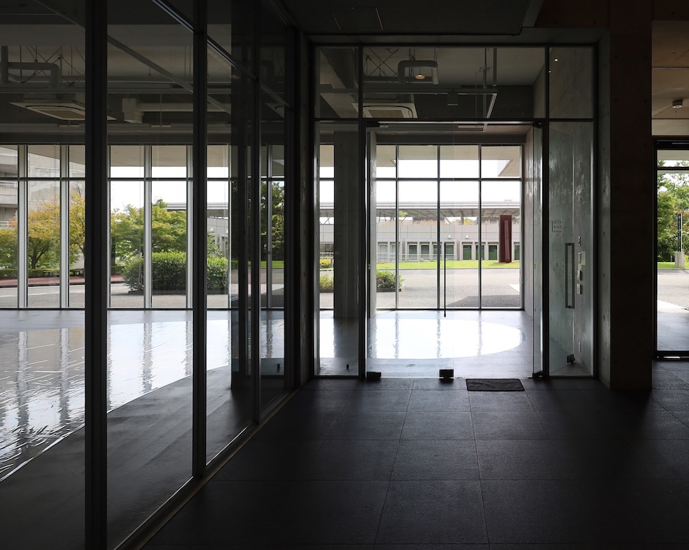 家村ゼミ展 2025「中村竜治　空間に、自然光だけで、フィルムを置く」