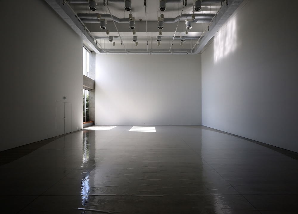 家村ゼミ展 2025「中村竜治　空間に、自然光だけで、フィルムを置く」