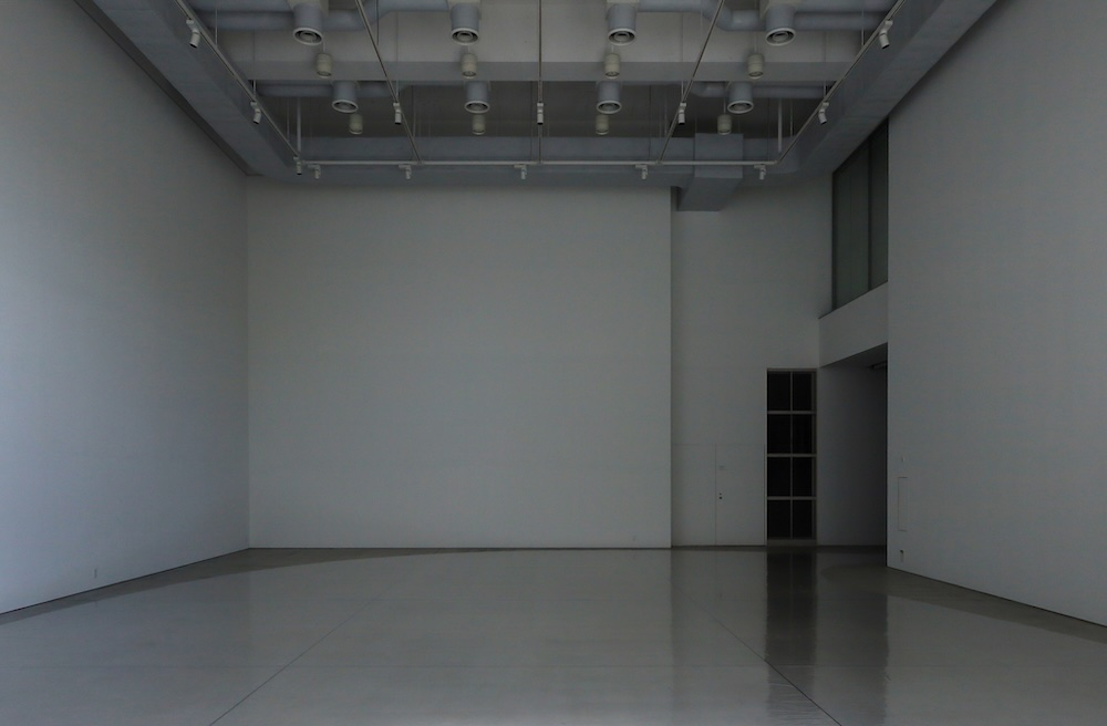 家村ゼミ展 2025「中村竜治　空間に、自然光だけで、フィルムを置く」