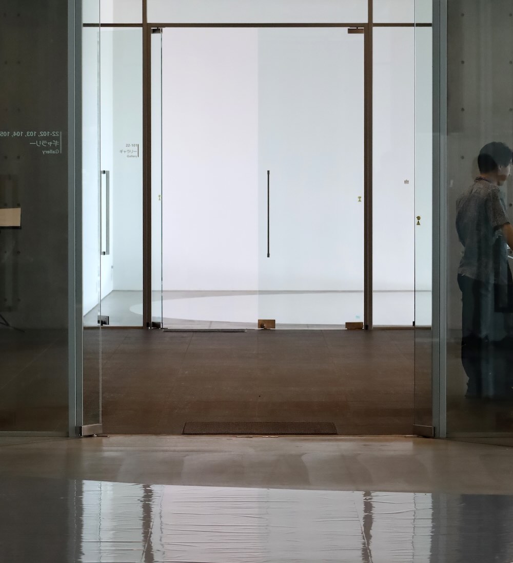 家村ゼミ展 2025「中村竜治　空間に、自然光だけで、フィルムを置く」