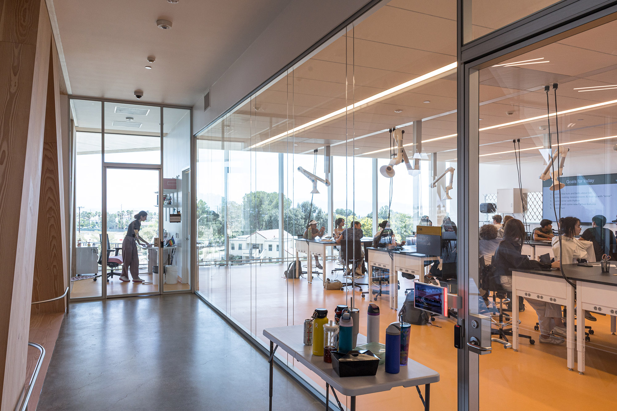 〈ロバート・デイ・サイエンスセンター（Robert Day Sciences Center）〉BIG