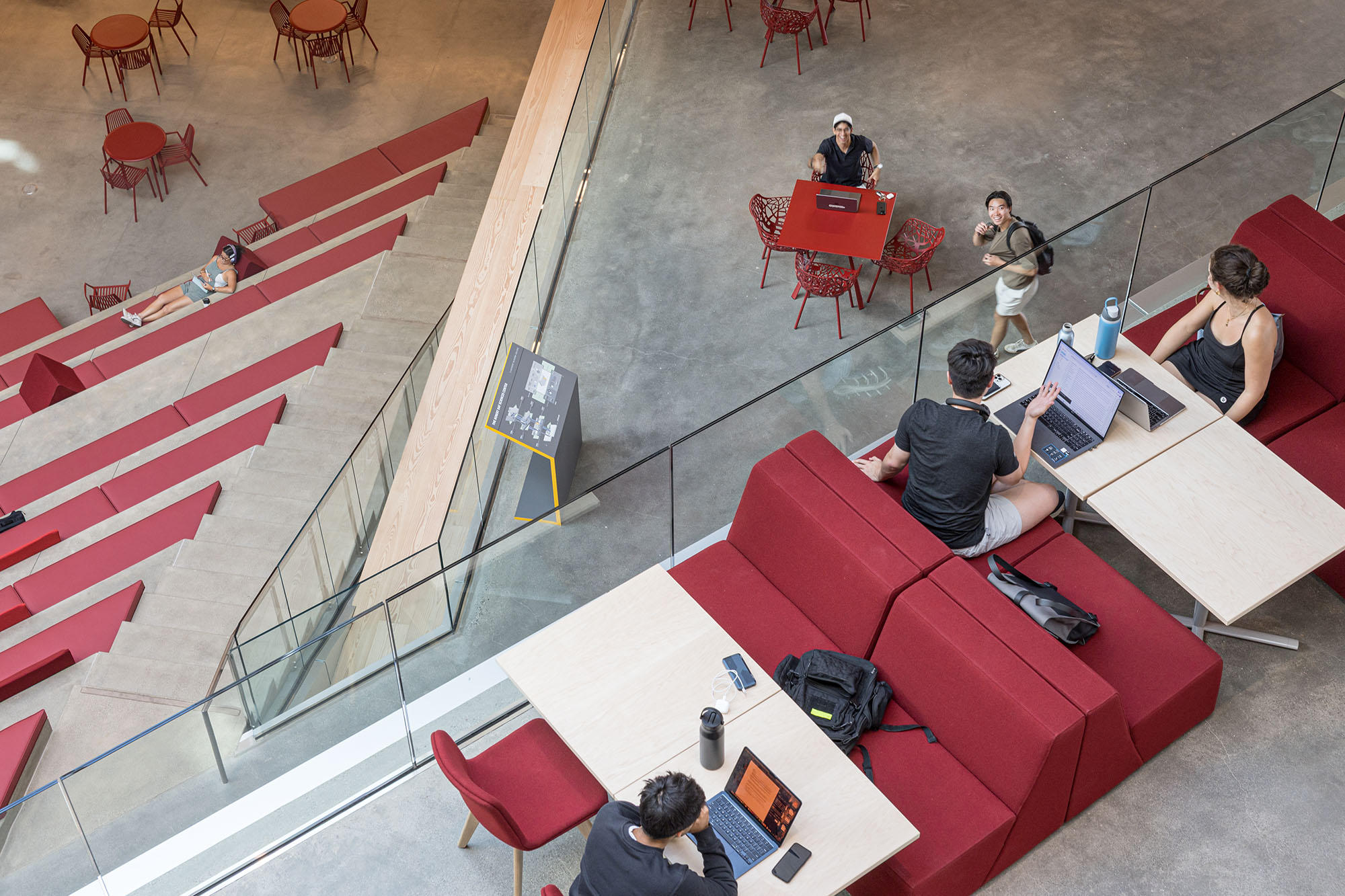 〈ロバート・デイ・サイエンスセンター（Robert Day Sciences Center）〉BIG