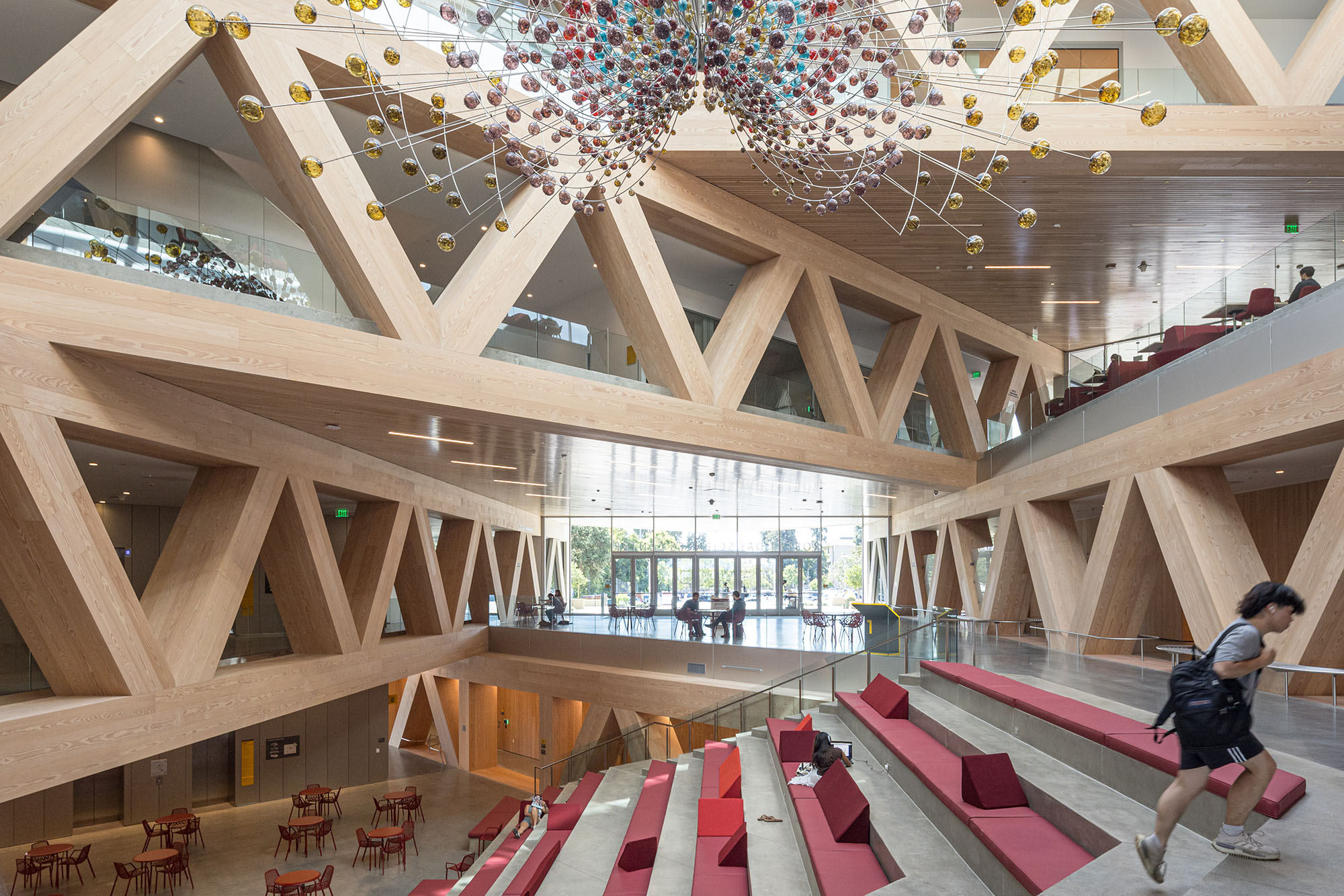 〈ロバート・デイ・サイエンスセンター（Robert Day Sciences Center）〉BIG