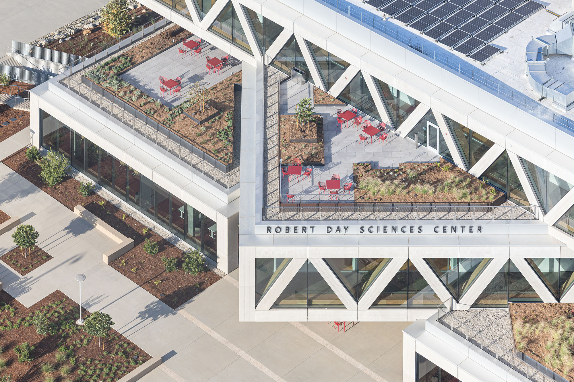 〈ロバート・デイ・サイエンスセンター（Robert Day Sciences Center）〉BIG