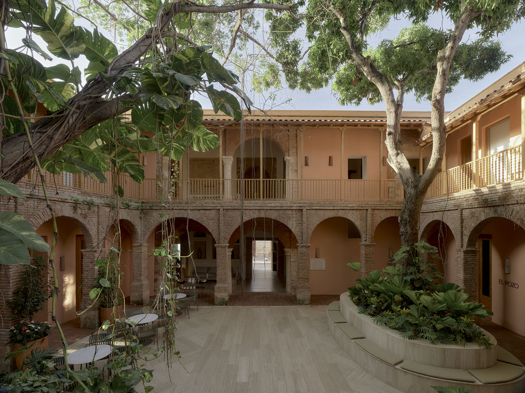 〈ラス・メルセデス・キンプトンホテル（Las Mercedes Kimpton Hotel）〉モネオ・ブロック・アーキテクツ（Moneo Brock Architects）