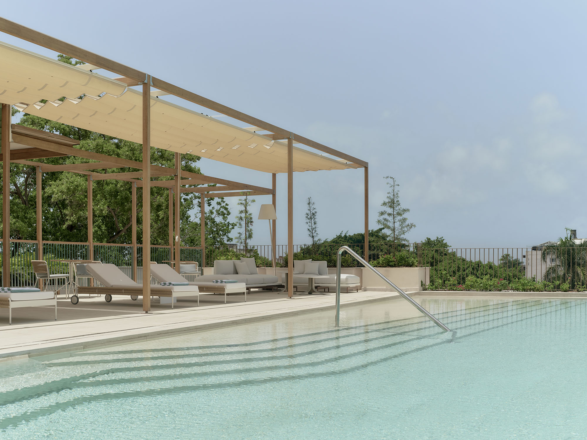 〈ラス・メルセデス・キンプトンホテル（Las Mercedes Kimpton Hotel）〉モネオ・ブロック・アーキテクツ（Moneo Brock Architects）