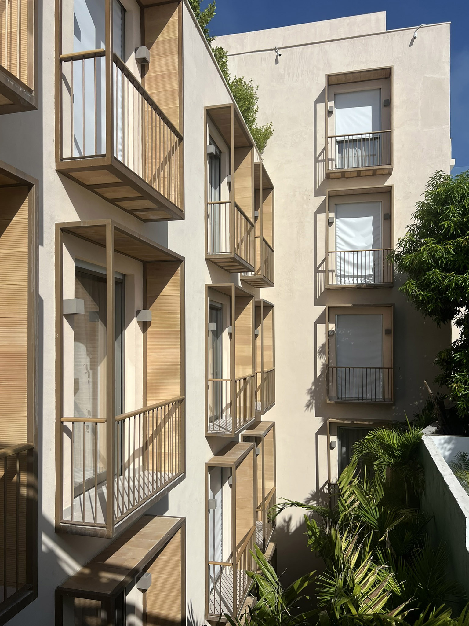 〈ラス・メルセデス・キンプトンホテル（Las Mercedes Kimpton Hotel）〉モネオ・ブロック・アーキテクツ（Moneo Brock Architects）