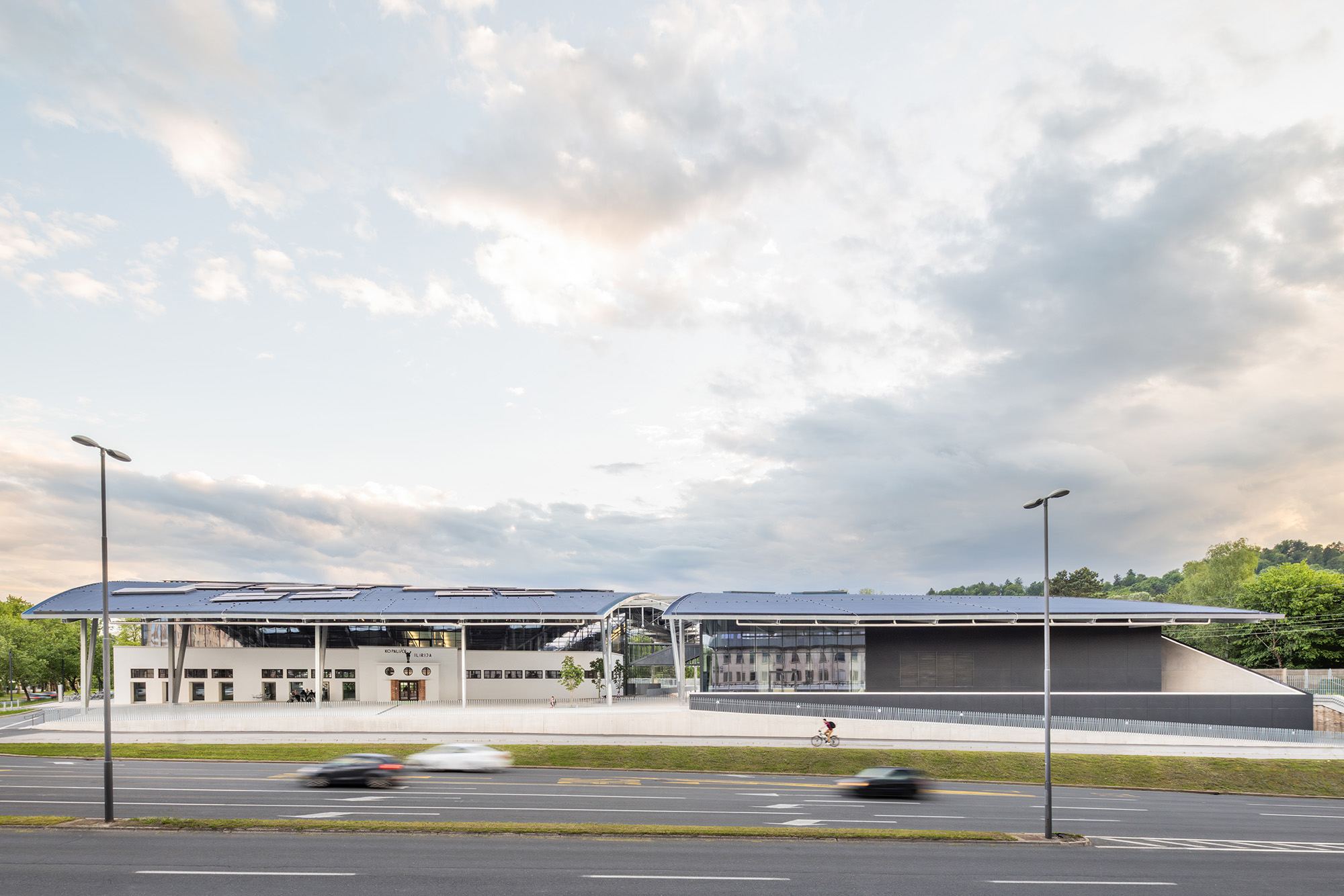 〈イリリヤ・スポーツシティ（Ilirija Sports City）〉LORENZATELIERS