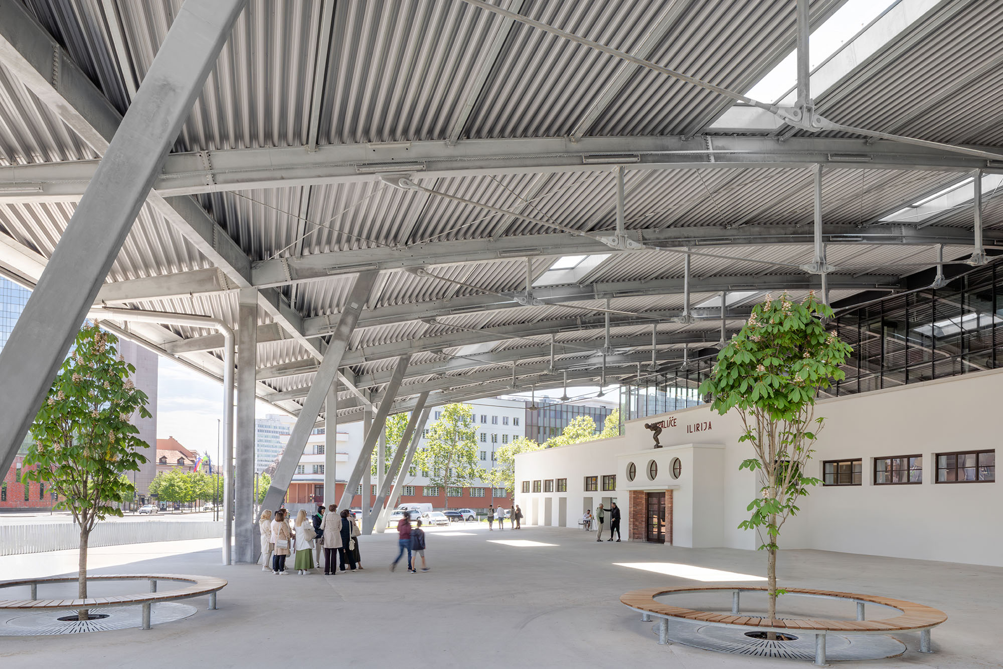 〈イリリヤ・スポーツシティ（Ilirija Sports City）〉LORENZATELIERS