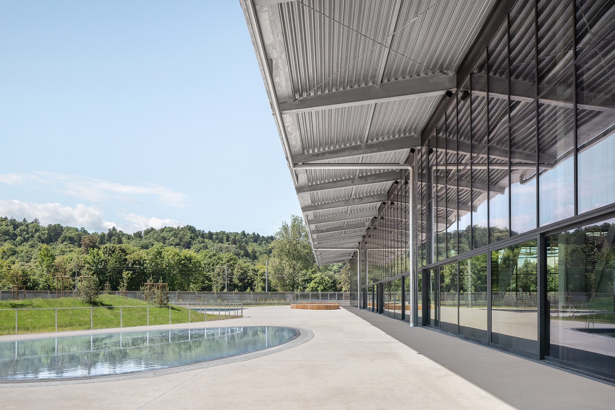 〈イリリヤ・スポーツシティ（Ilirija Sports City）〉LORENZATELIERS