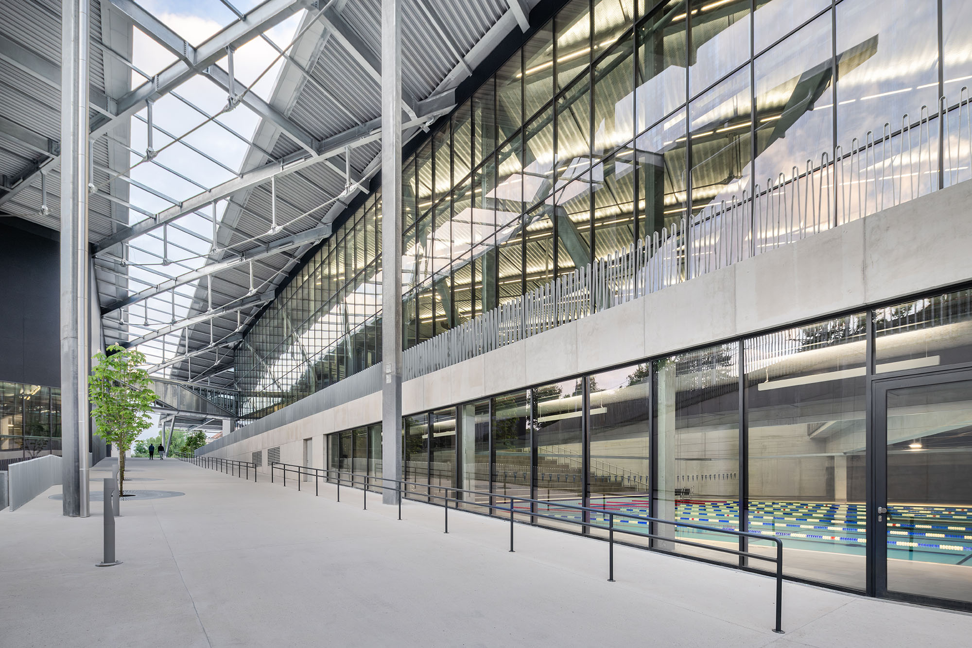 〈イリリヤ・スポーツシティ（Ilirija Sports City）〉LORENZATELIERS