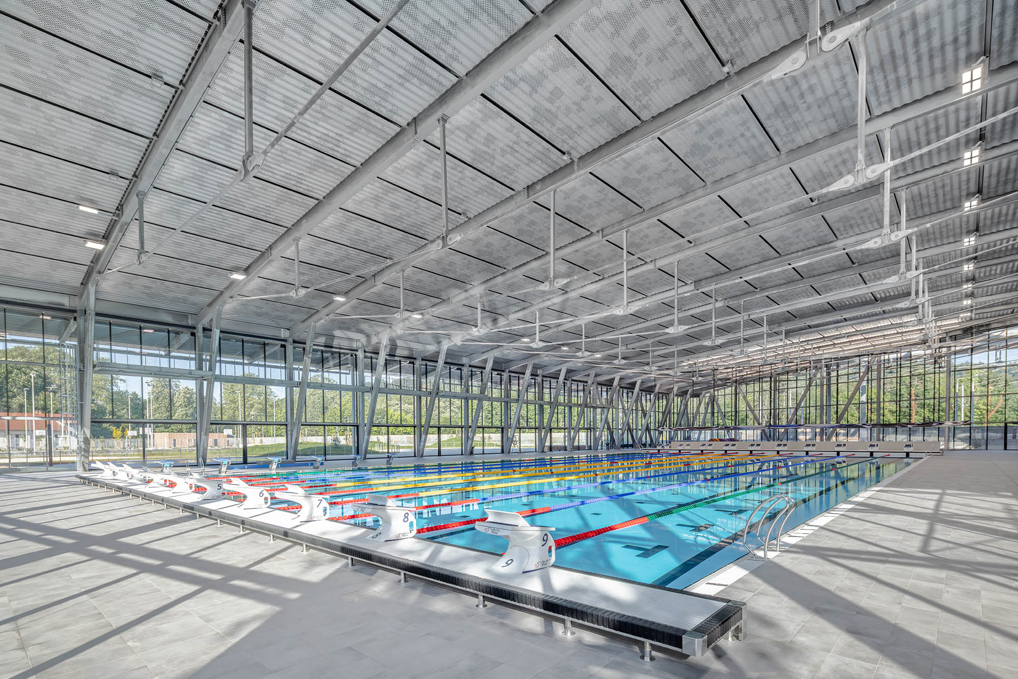 〈イリリヤ・スポーツシティ（Ilirija Sports City）〉LORENZATELIERS