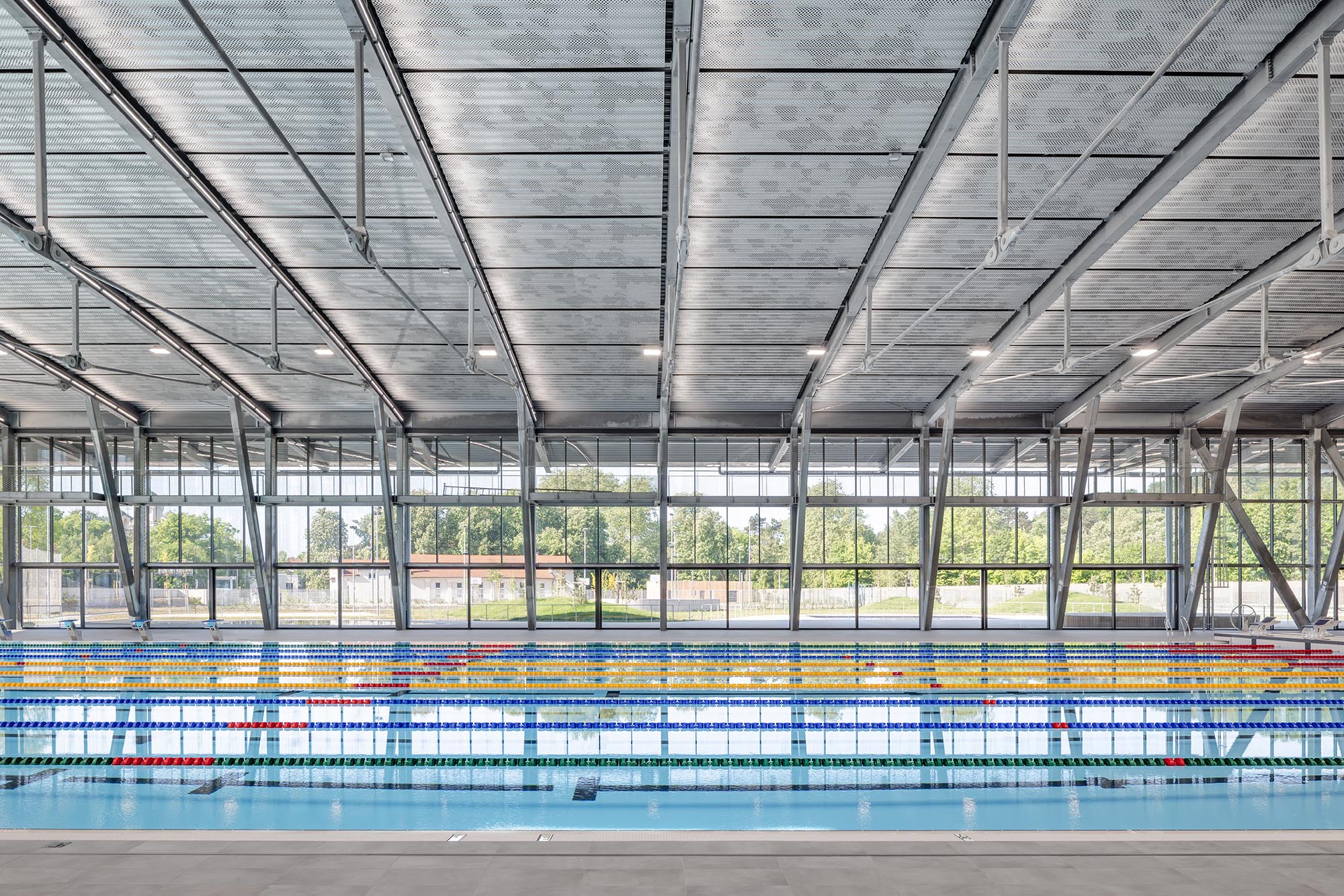 〈イリリヤ・スポーツシティ（Ilirija Sports City）〉LORENZATELIERS