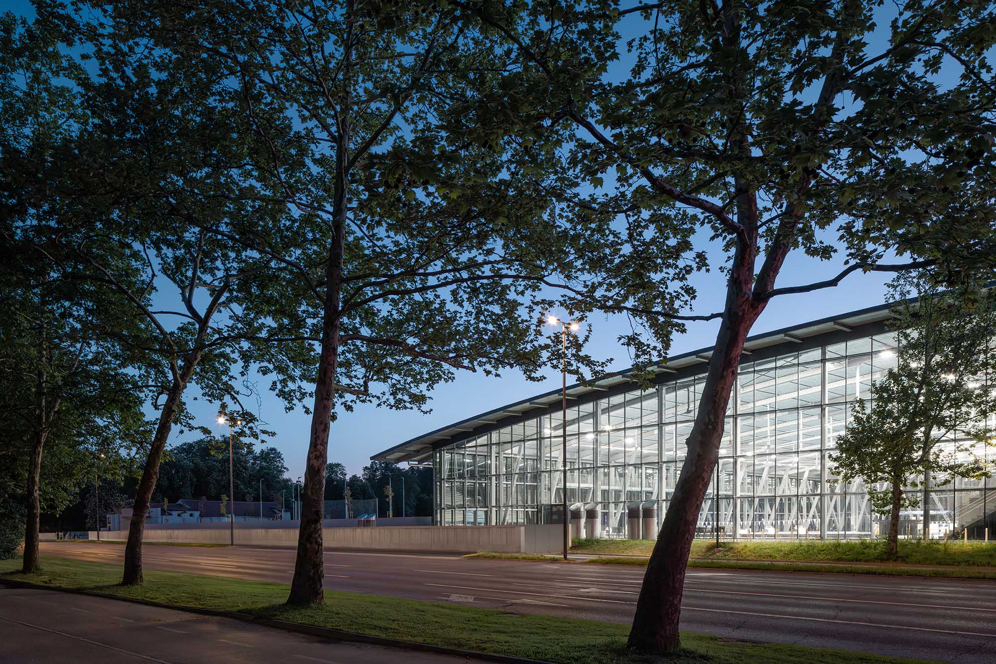 〈イリリヤ・スポーツシティ（Ilirija Sports City）〉LORENZATELIERS