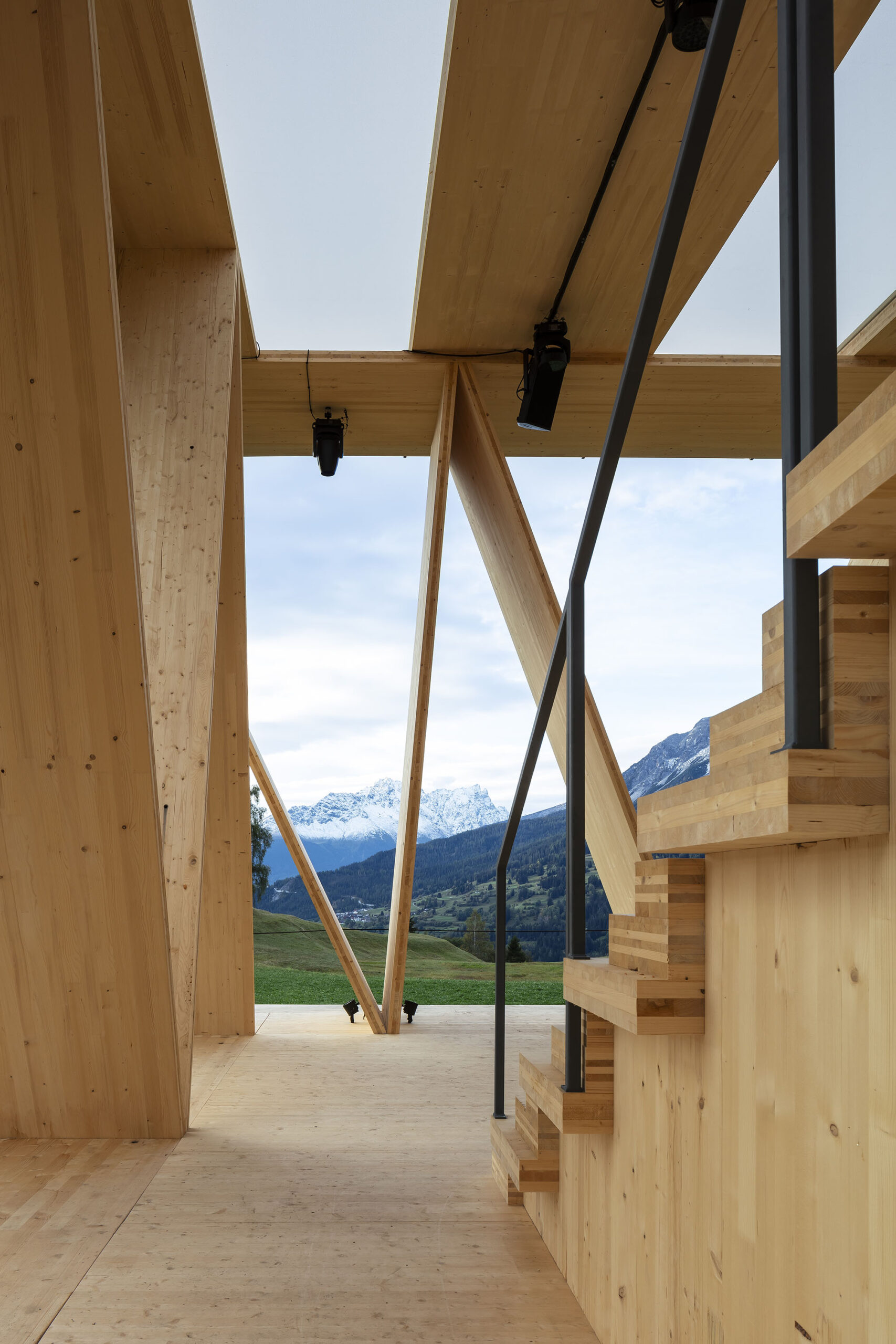 〈ランチュ野外劇場（Open-air Theater Lantsch）〉Invias AG