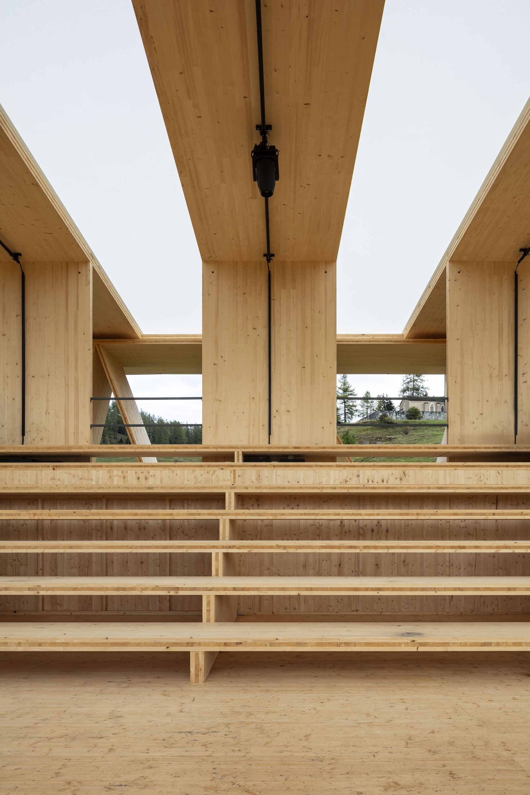 〈ランチュ野外劇場（Open-air Theater Lantsch）〉Invias AG