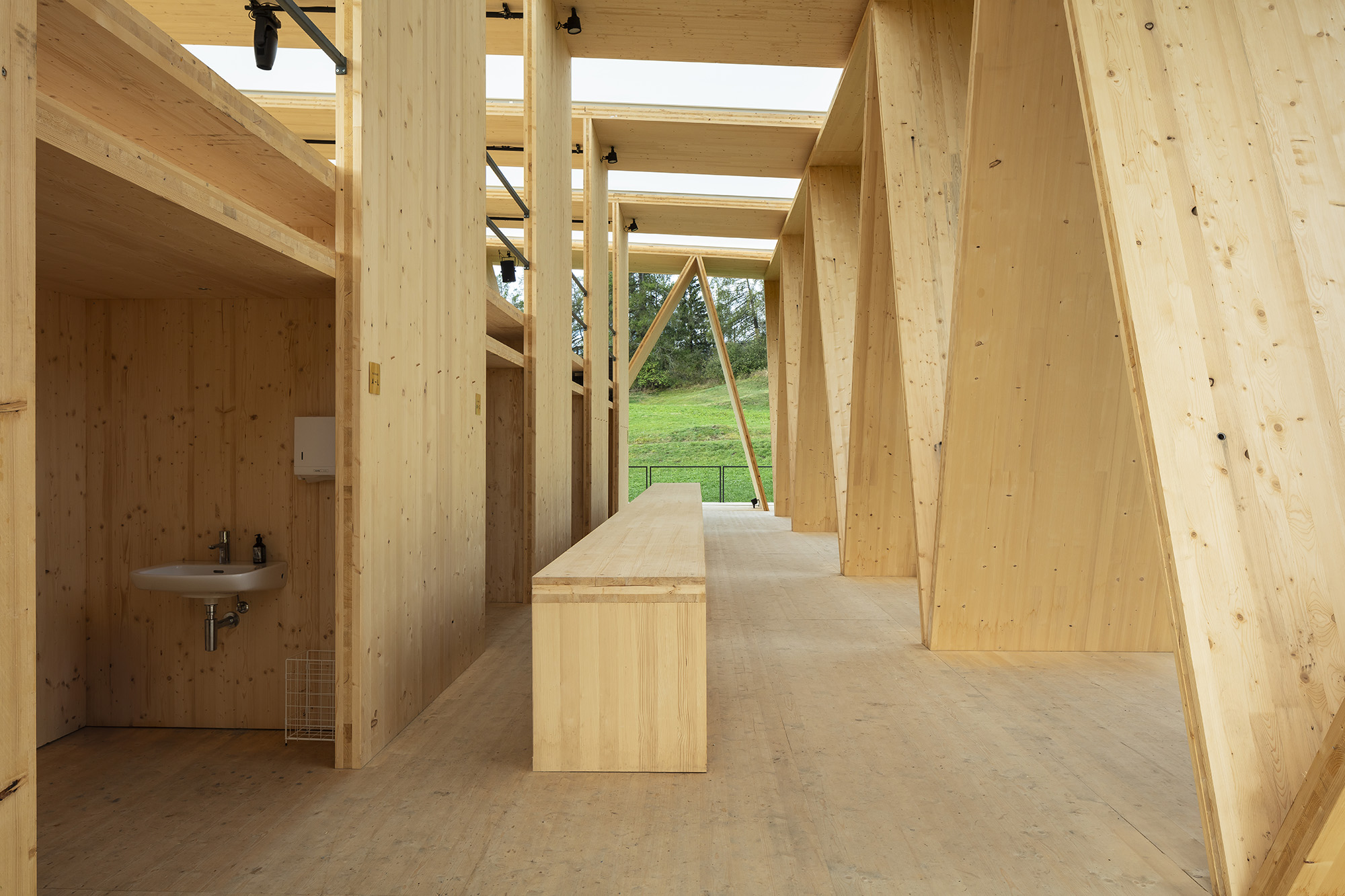 〈ランチュ野外劇場（Open-air Theater Lantsch）〉Invias AG