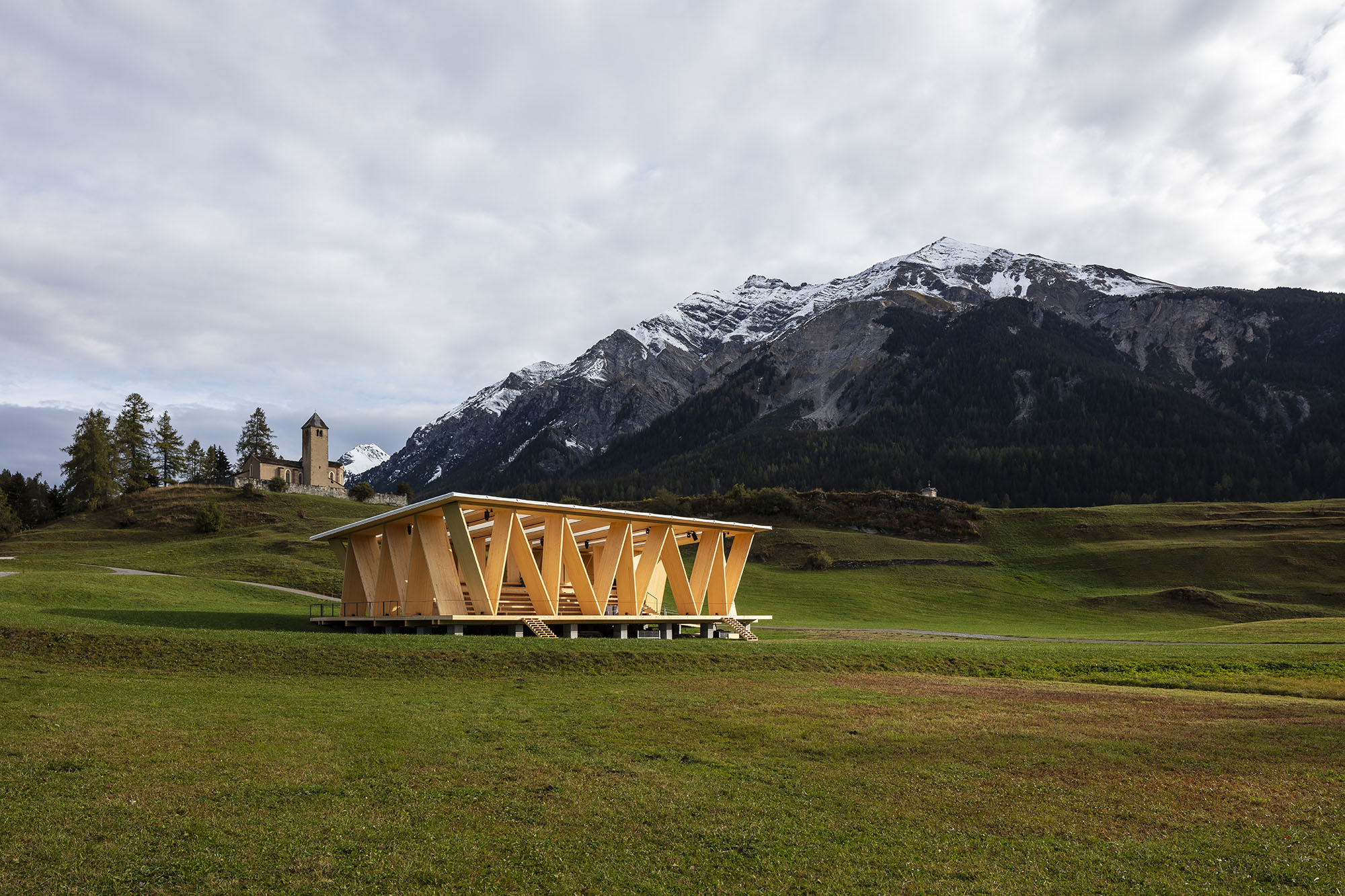 〈ランチュ野外劇場（Open-air Theater Lantsch）〉Invias AG