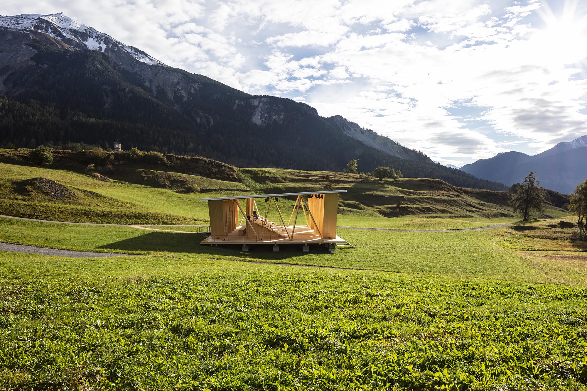 〈ランチュ野外劇場（Open-air Theater Lantsch）〉Invias AG