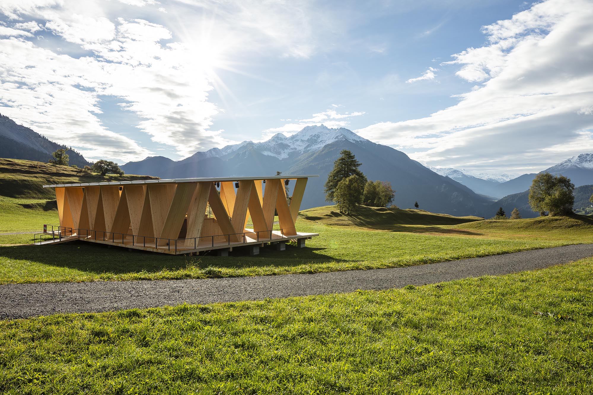 〈ランチュ野外劇場（Open-air Theater Lantsch）〉Invias AG