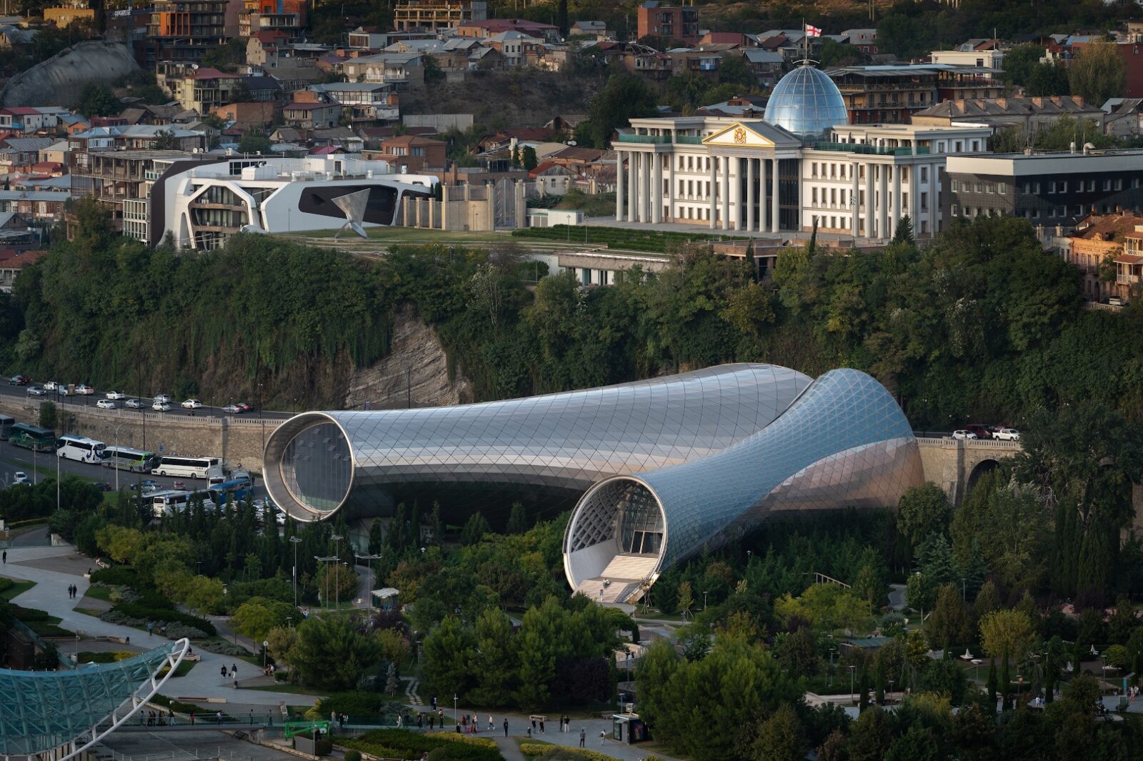 ジョージアの新旧都市をつなぐ〈リケ公園・ミュージックシアター・展示ホール〉Studio Fuksas