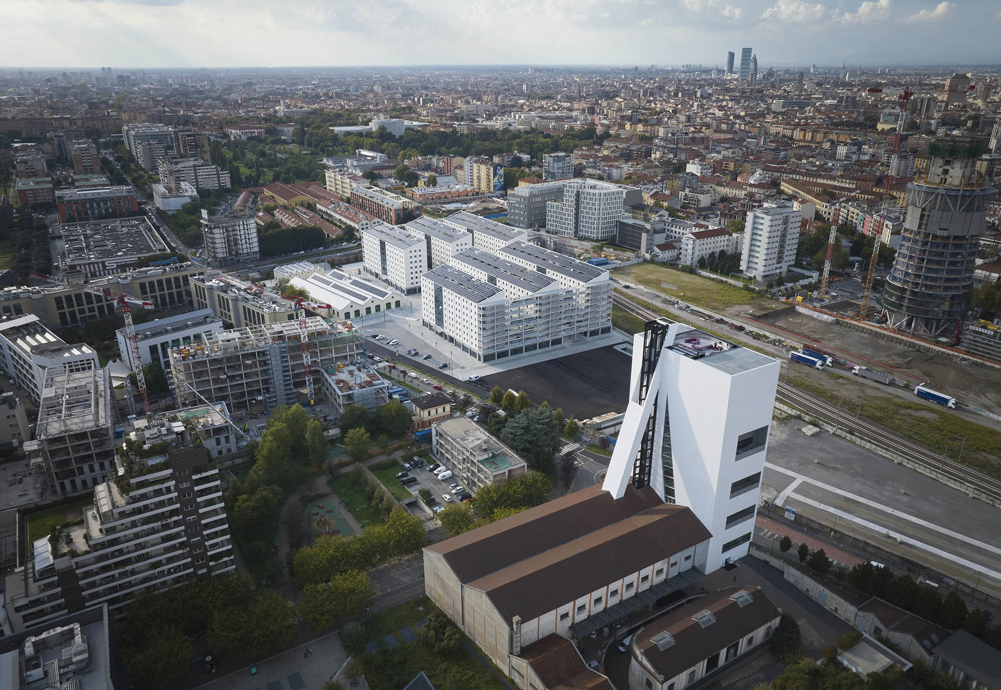 〈ミラノ・コルティナ・オリンピック選手村（Milano Cortina Olympic Village）〉SOM