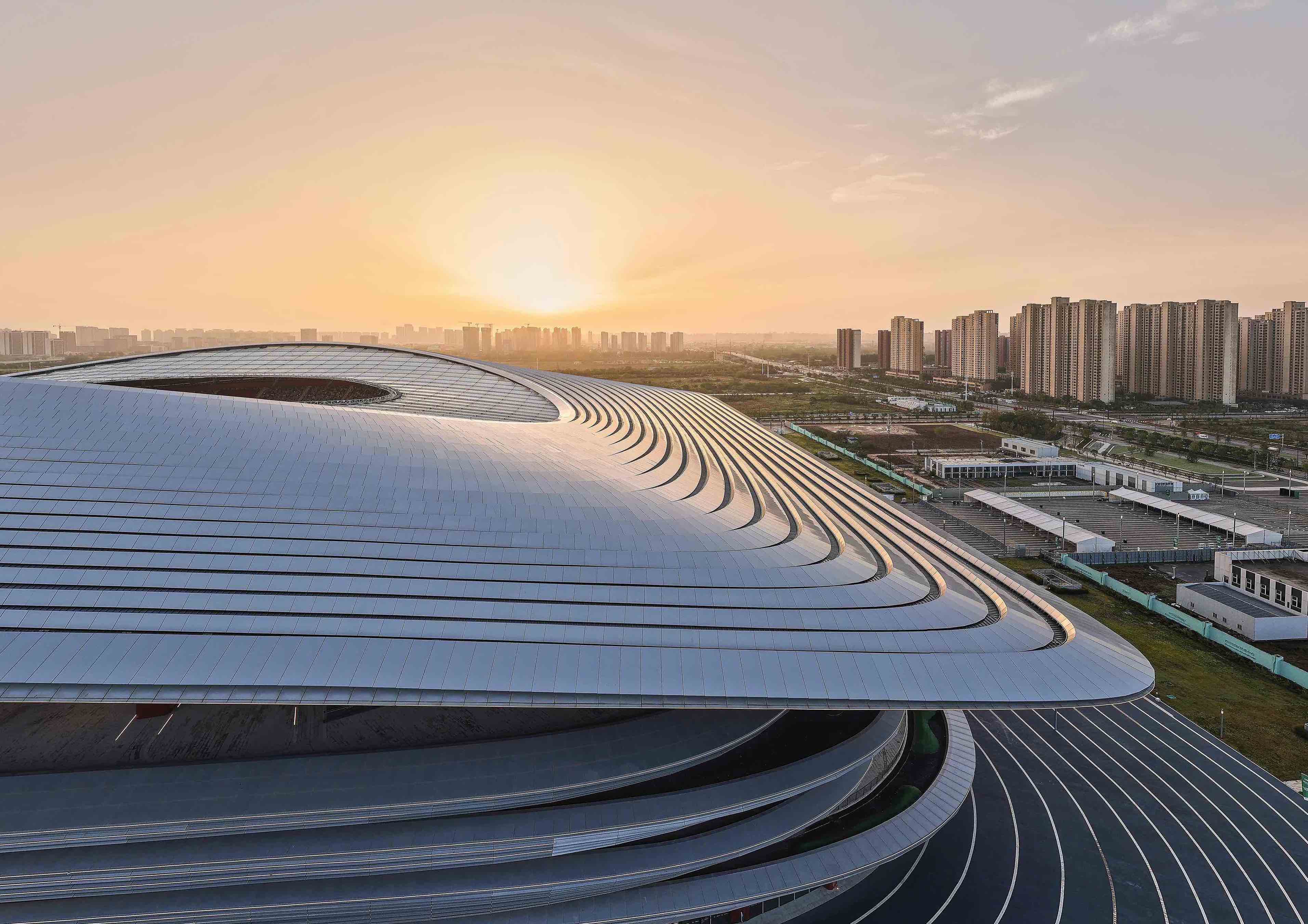 〈西安国際フットボールセンター（Xi'an International Football Centre）〉ザハ・ハディド・アーキテクツ（Zaha Hadid Architects）