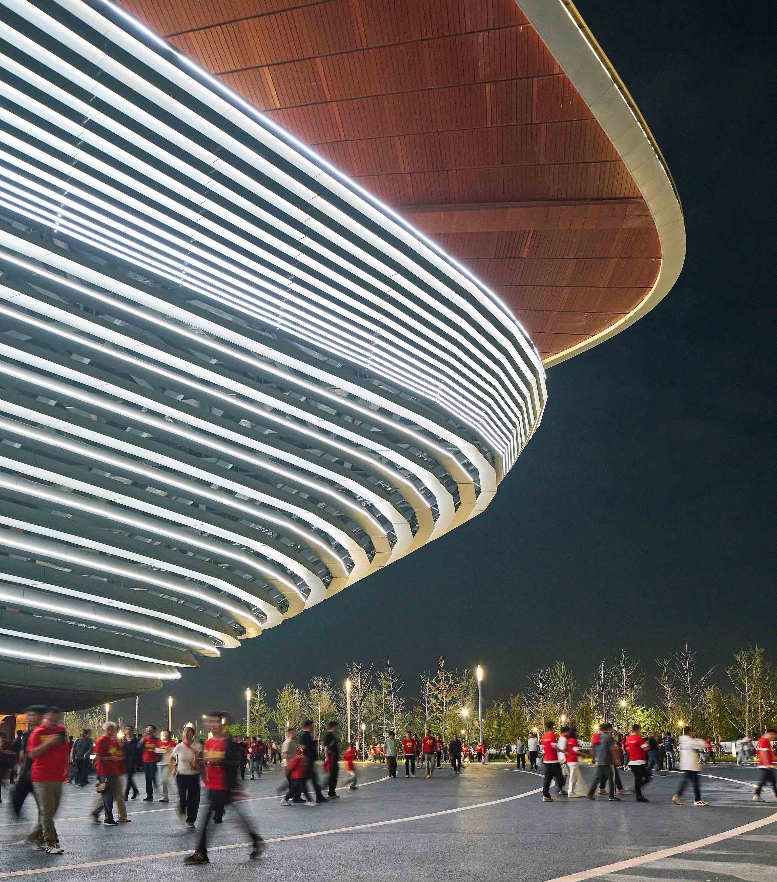 〈西安国際フットボールセンター（Xi'an International Football Centre）〉ザハ・ハディド・アーキテクツ（Zaha Hadid Architects）