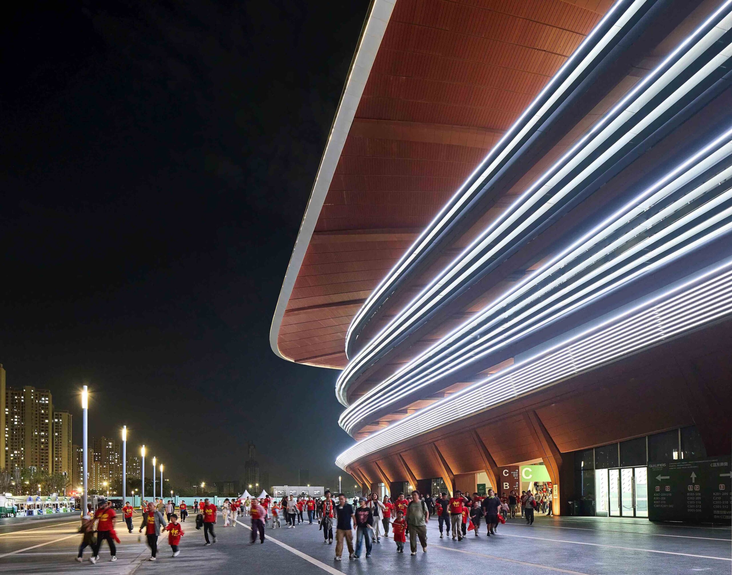 〈西安国際フットボールセンター（Xi'an International Football Centre）〉ザハ・ハディド・アーキテクツ（Zaha Hadid Architects）
